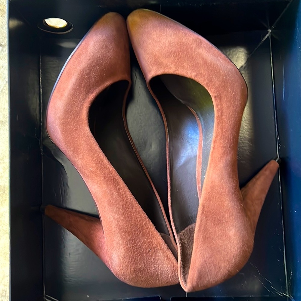 Pour La Victoire brown sued heels size 10 NWT